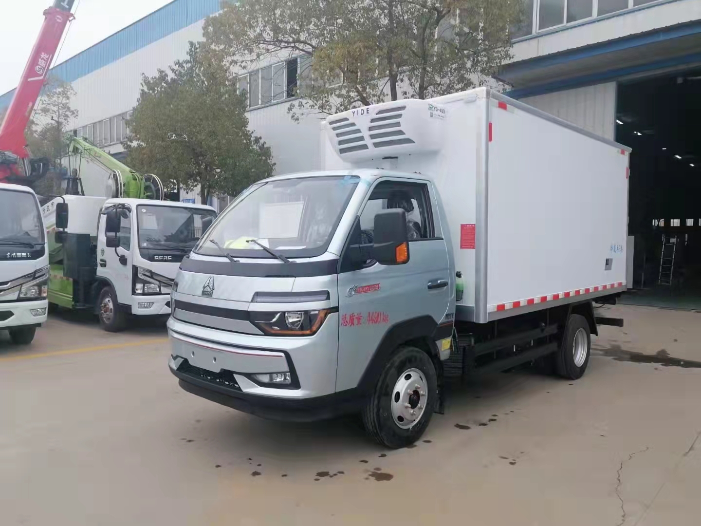 國(guó)六豪沃智相3.8米冷藏車